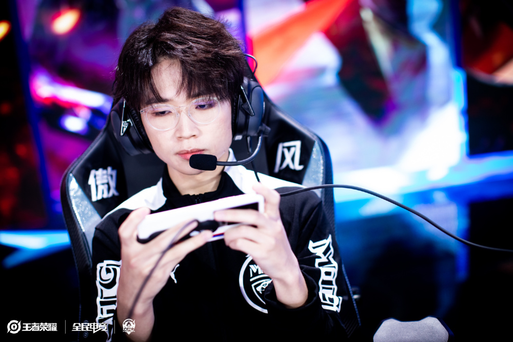 他是球队中 他是球队中